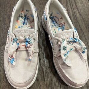 Women’s size 8.5 Sketchers loafers